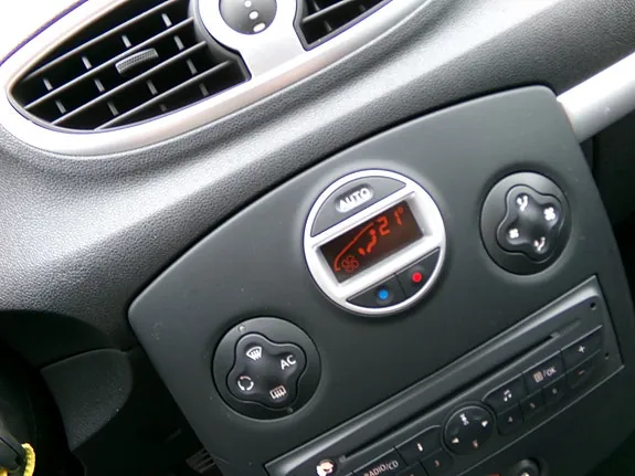 Renault Clio 2010 photo 4