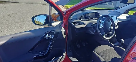Peugeot 208 2017 photo 5