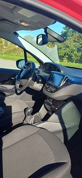 Peugeot 208 2017 photo 3