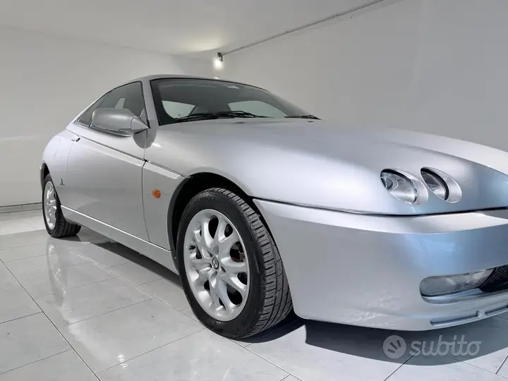 Alfa Romeo Gtv 2004 photo 3