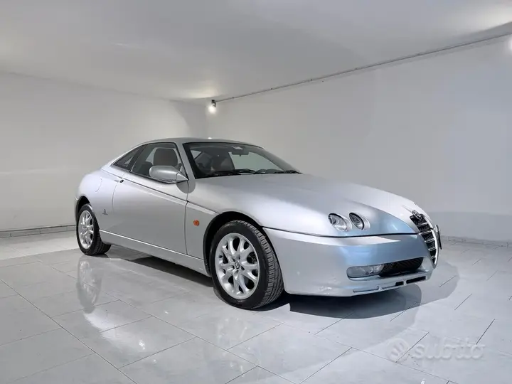 Alfa Romeo Gtv 2004 photo 2