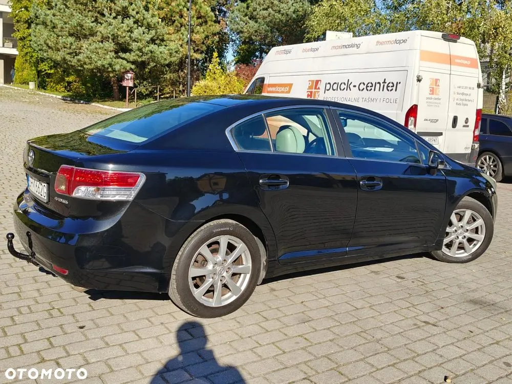 Toyota Avensis 2010 photo 2