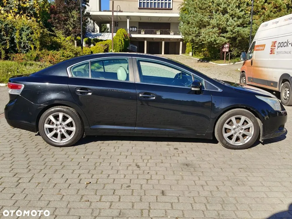 Toyota Avensis 2010 photo 5