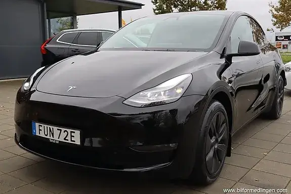 Tesla Model Y 2024 photo 2