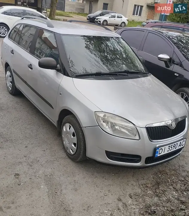 Skoda Fabia 2008 photo 2