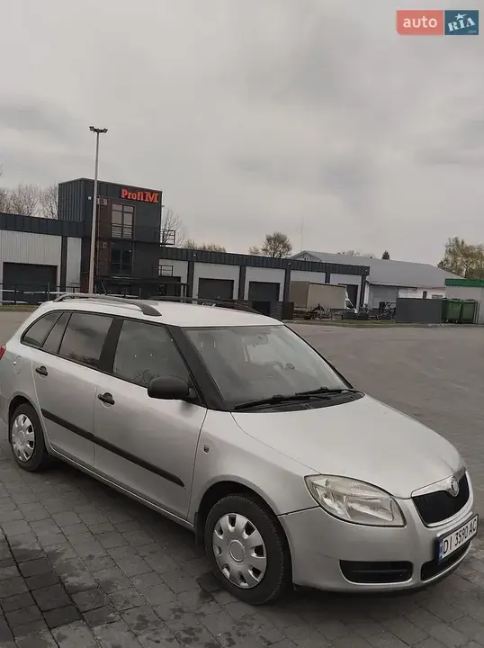 Skoda Fabia 2008 photo 3