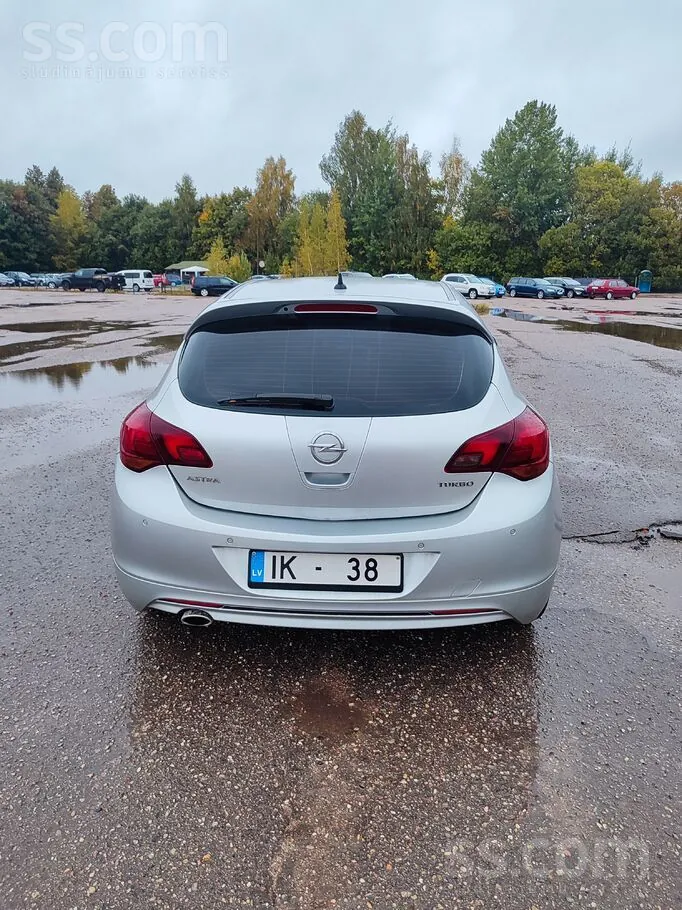 Opel Astra 2010 photo 3
