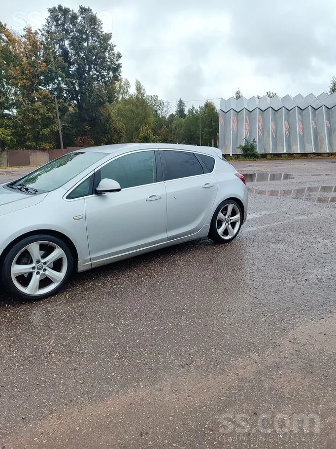Opel Astra 2010 photo 4