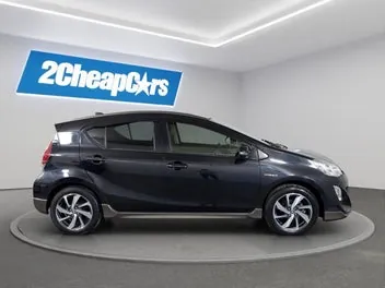 Toyota Aqua 2015 photo 5