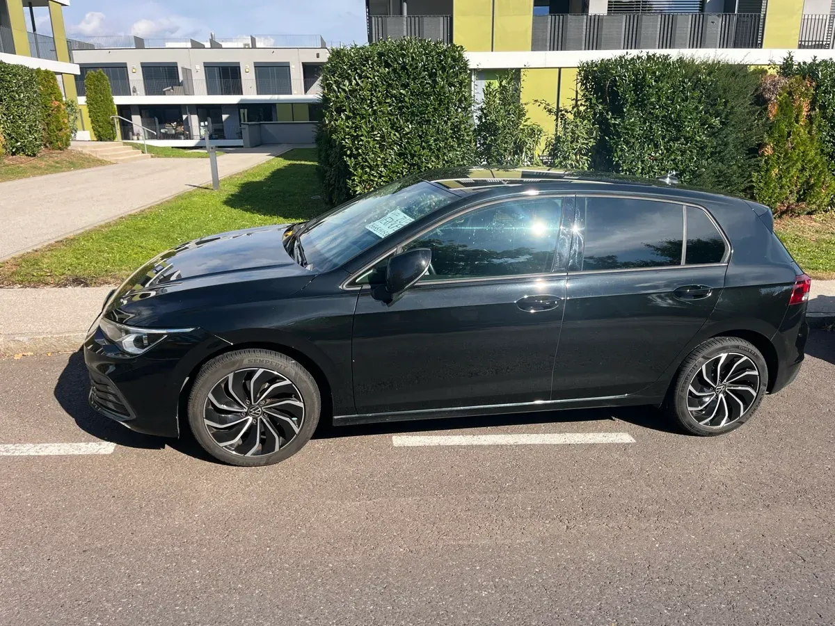 Volkswagen Golf 2024 photo 2