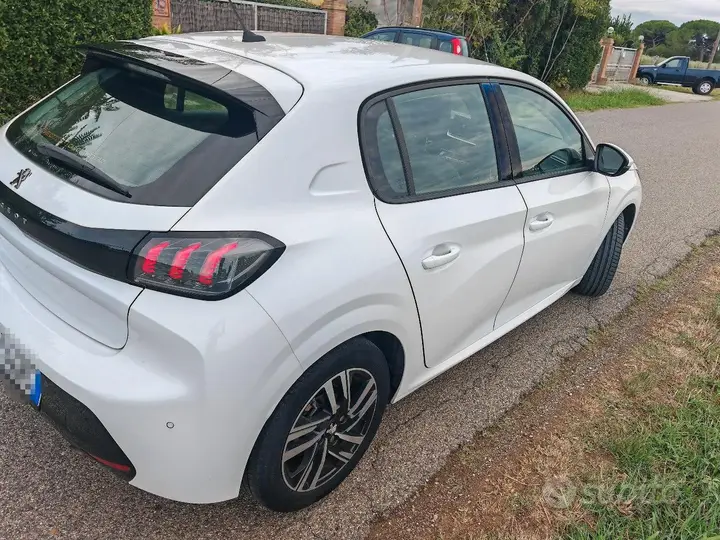 Peugeot 208 2021 photo 4