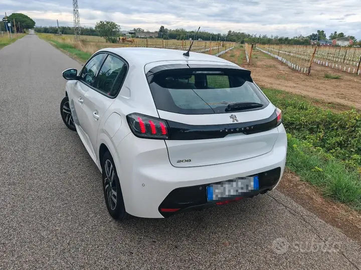 Peugeot 208 2021 photo 3