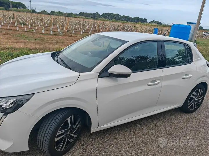Peugeot 208 2021 photo 2