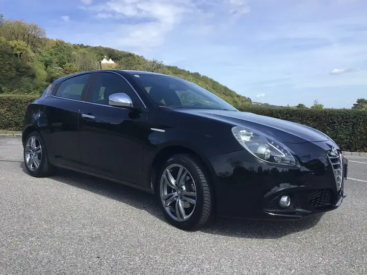 Alfa Romeo Giulietta 2016 photo 2