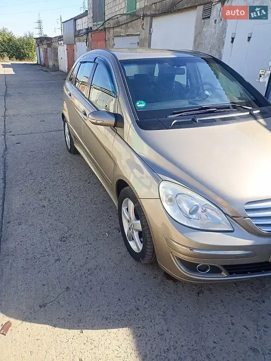 Mercedes-Benz B-Class 2006 photo 2
