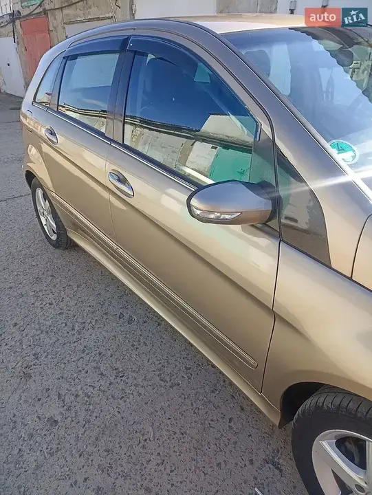 Mercedes-Benz B-Class 2006 photo 3