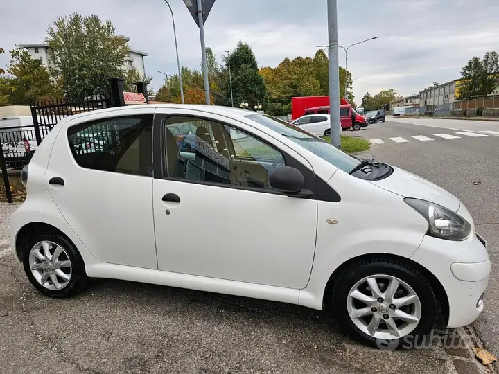 Toyota Aygo 2011 photo 5