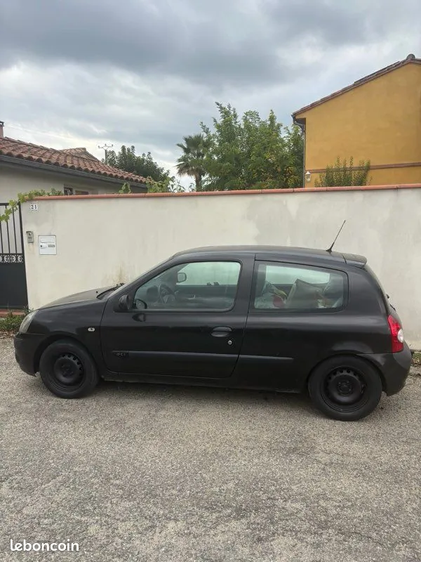 Renault Clio 2004 photo 2