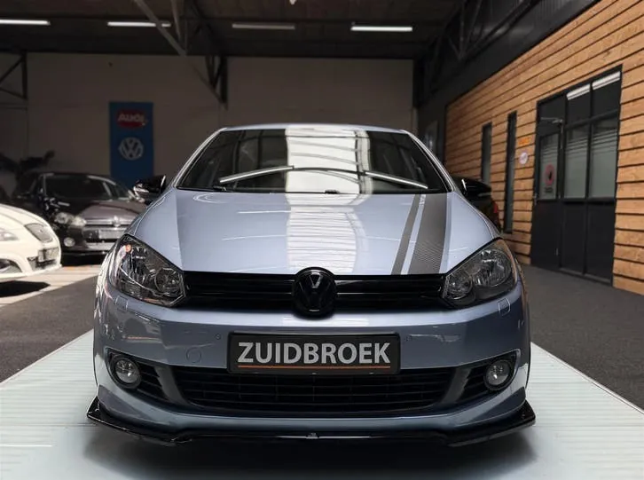 Volkswagen Golf 2010 photo 2