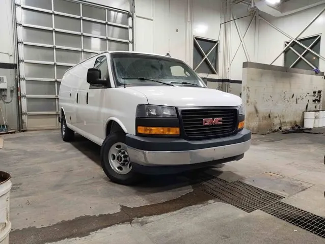 GMC Savana 2021 photo 2