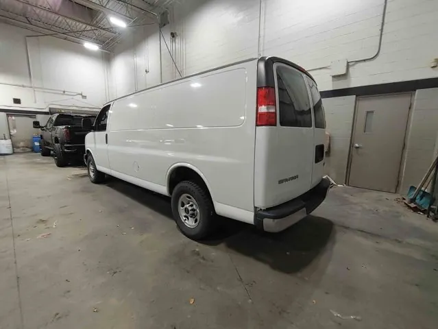 GMC Savana 2021 photo 5