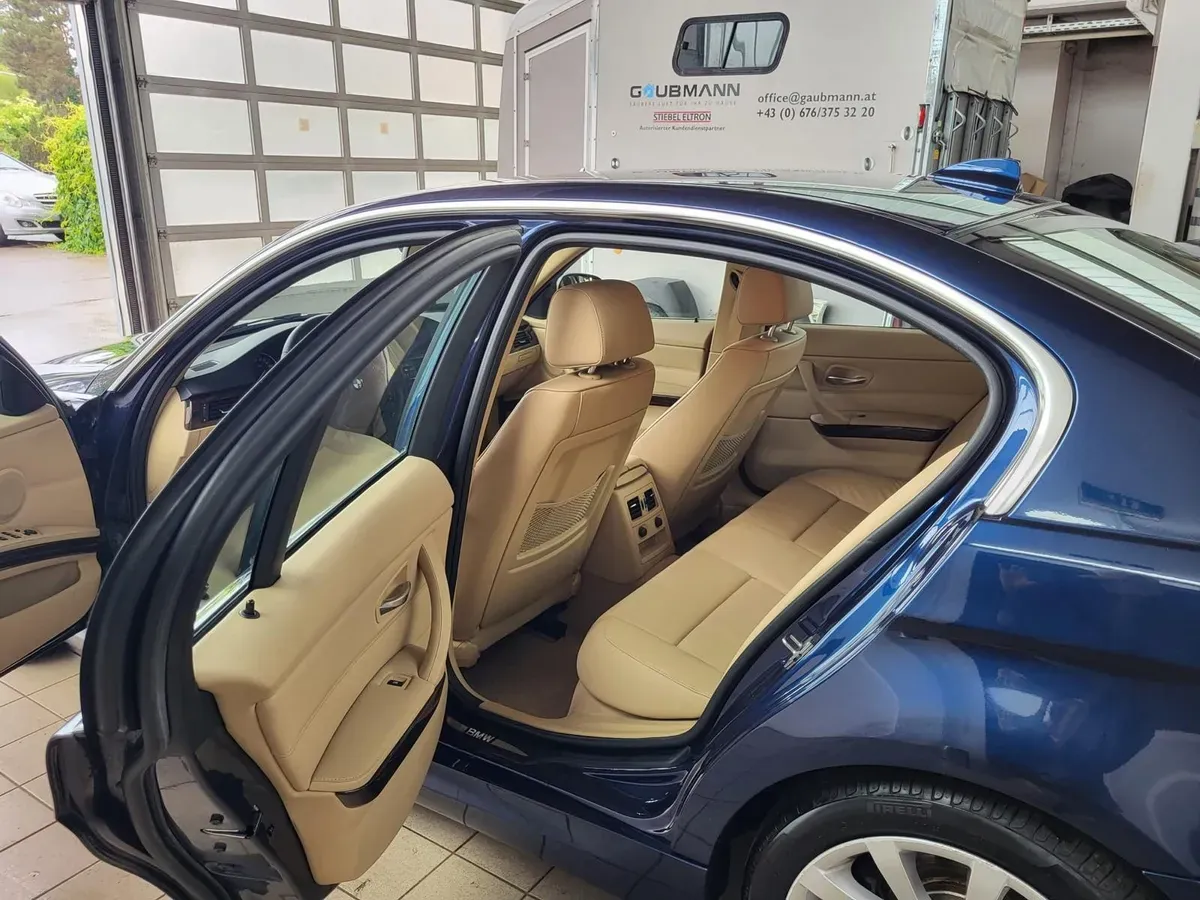 BMW 3 Series 2010 photo 3