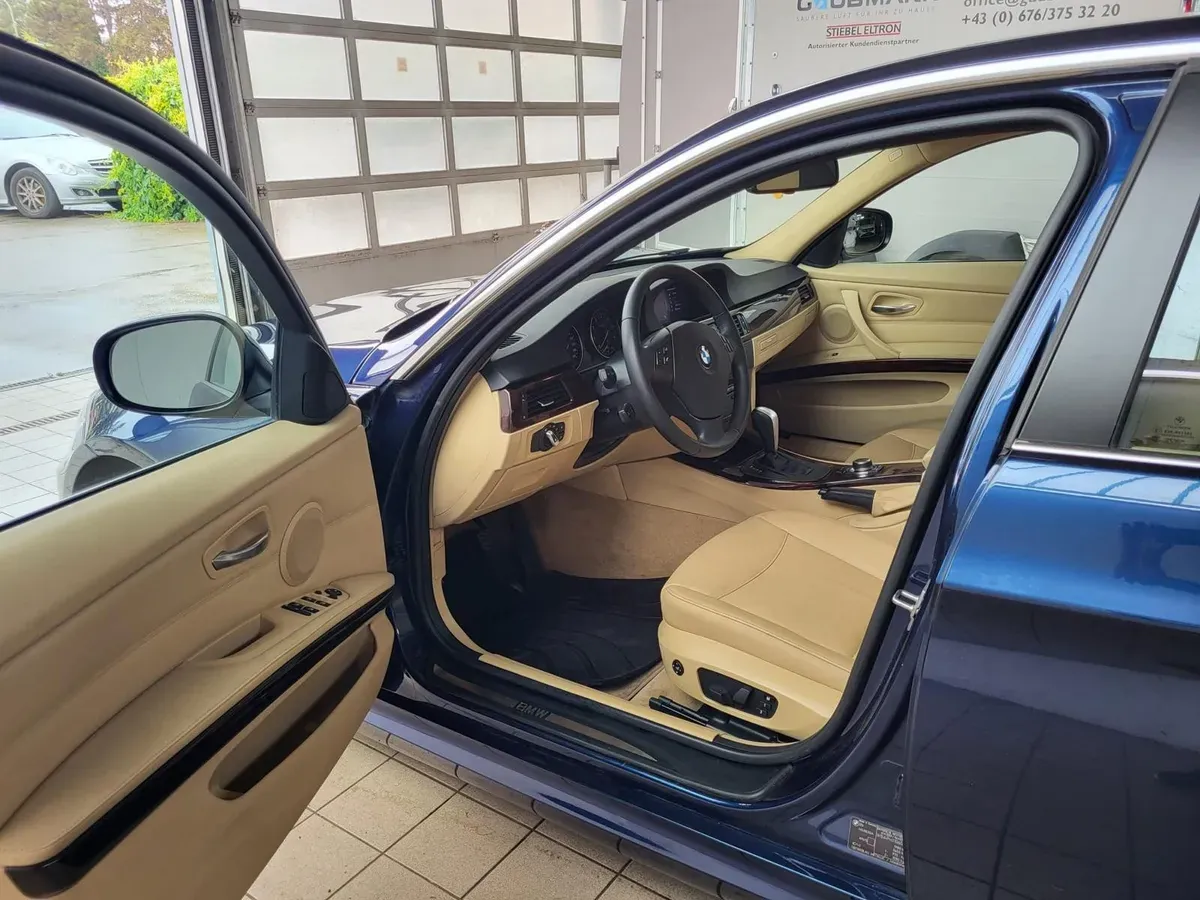 BMW 3 Series 2010 photo 2