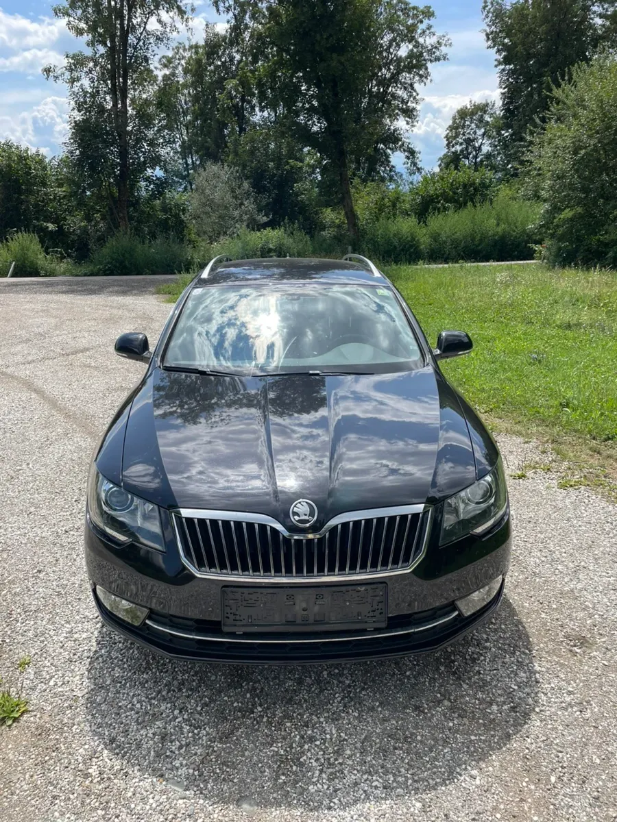 Skoda Superb 2014 photo 2