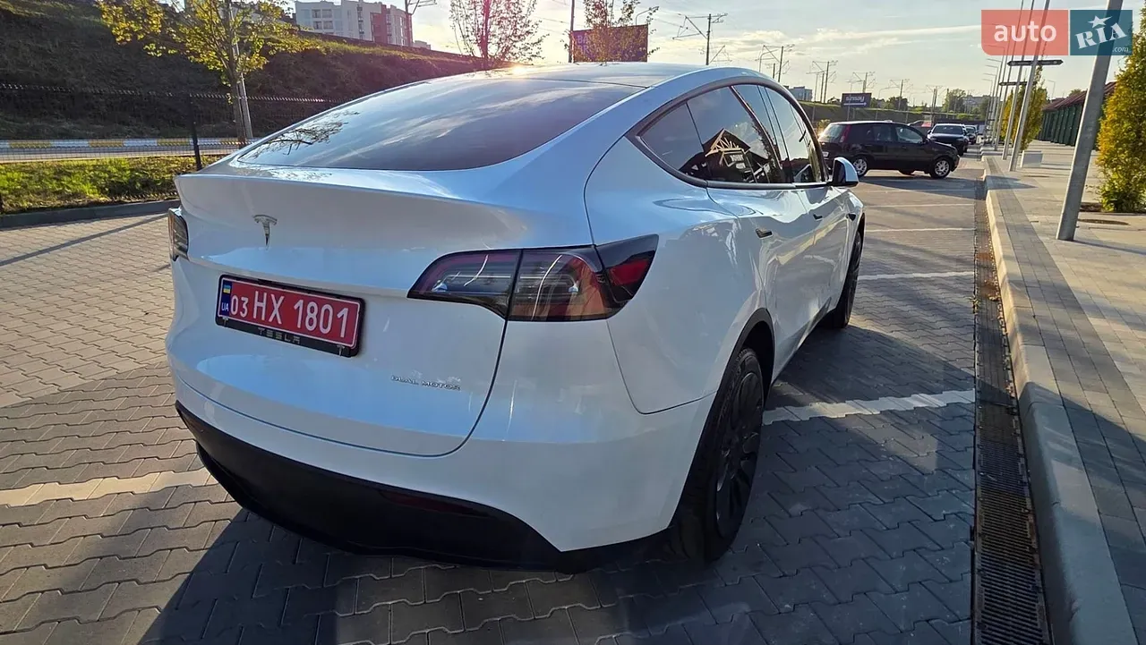 Tesla Model Y 2024 photo 3