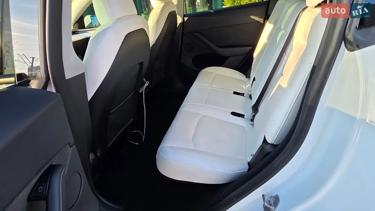 Tesla Model Y 2024 photo 5