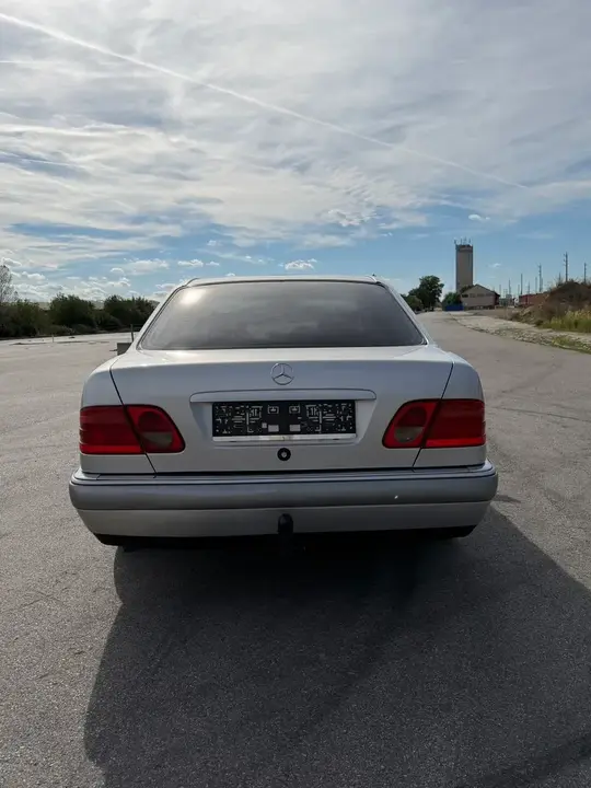 Mercedes-Benz E-Class 1996 photo 2