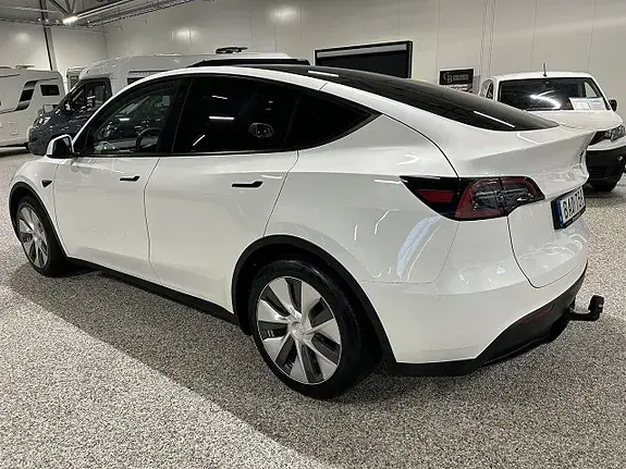 Tesla Model Y 2023 photo 2