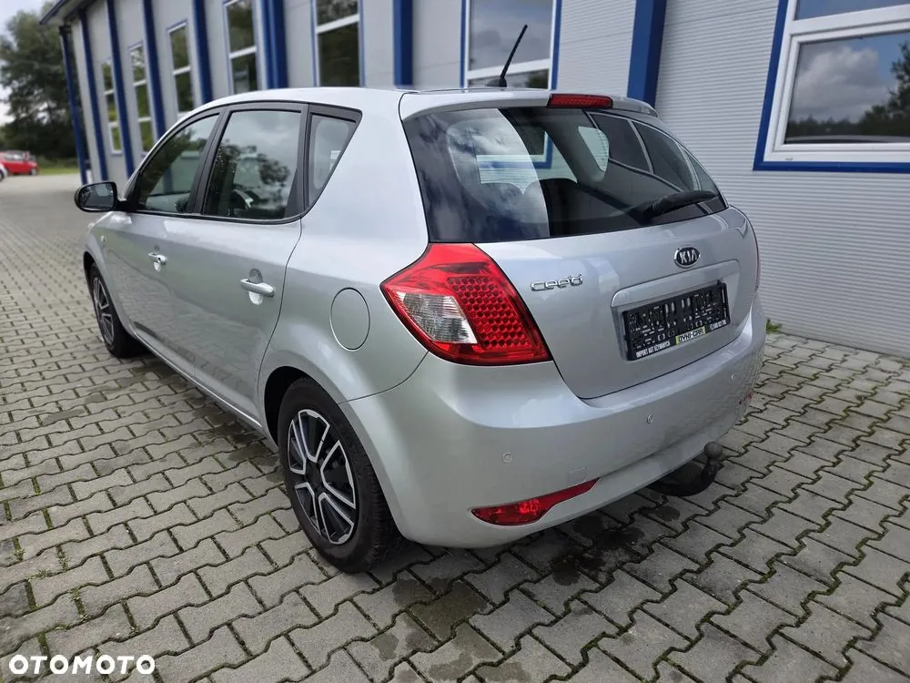 Kia Ceed 2011 photo 5