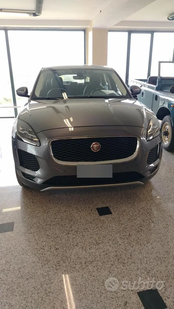 Jaguar E-Pace 2019 photo 4