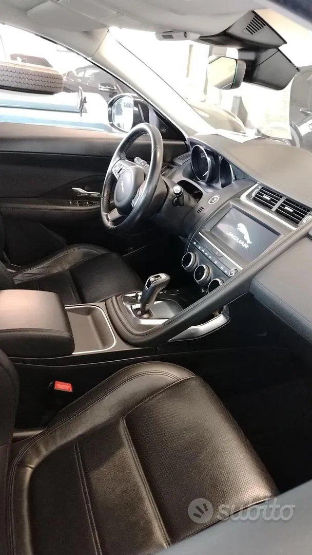 Jaguar E-Pace 2019 photo 3