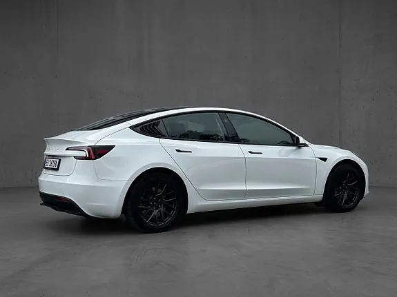 Tesla Model 3 2024 photo 2