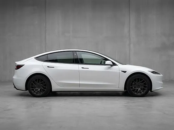 Tesla Model 3 2024 photo 4