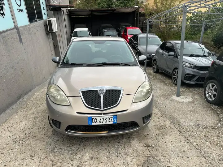 Lancia Ypsilon