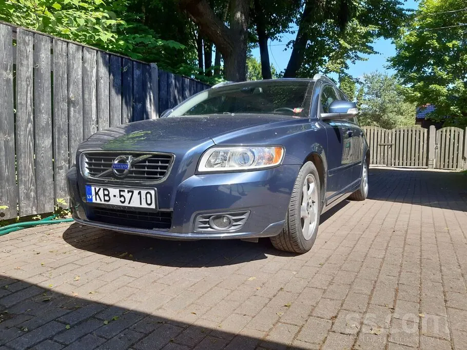 Volvo V50 2011 photo 2