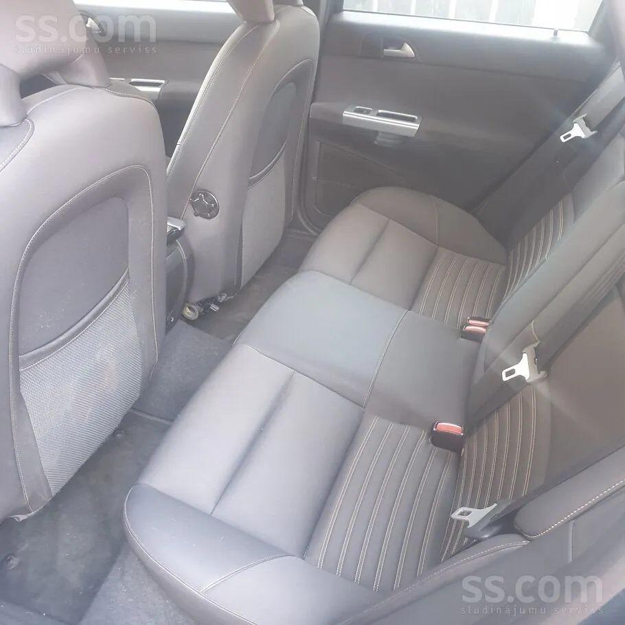 Volvo V50 2011 photo 4