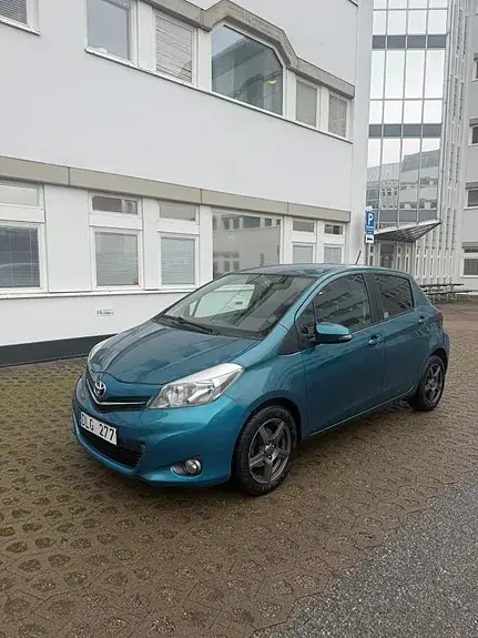 Toyota Yaris 2013 photo 2
