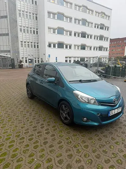 Toyota Yaris 2013 photo 3