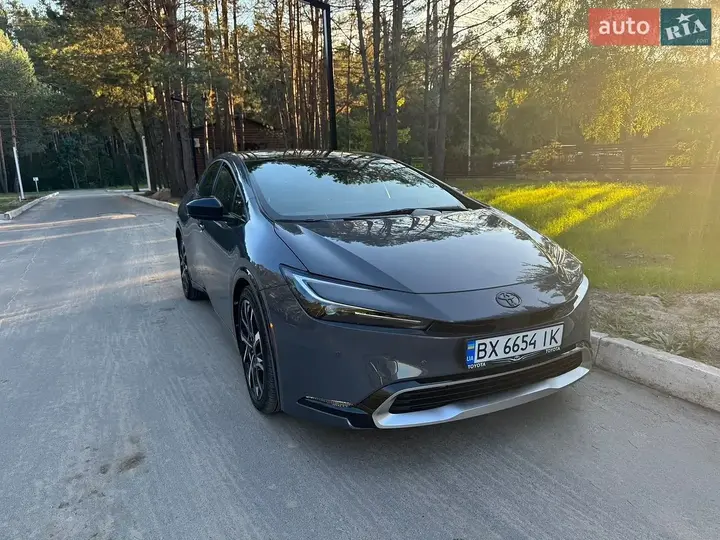 Toyota Prius 2025 photo 2