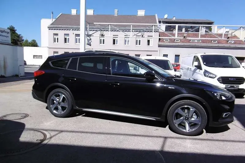 Ford Focus 2021 photo 2