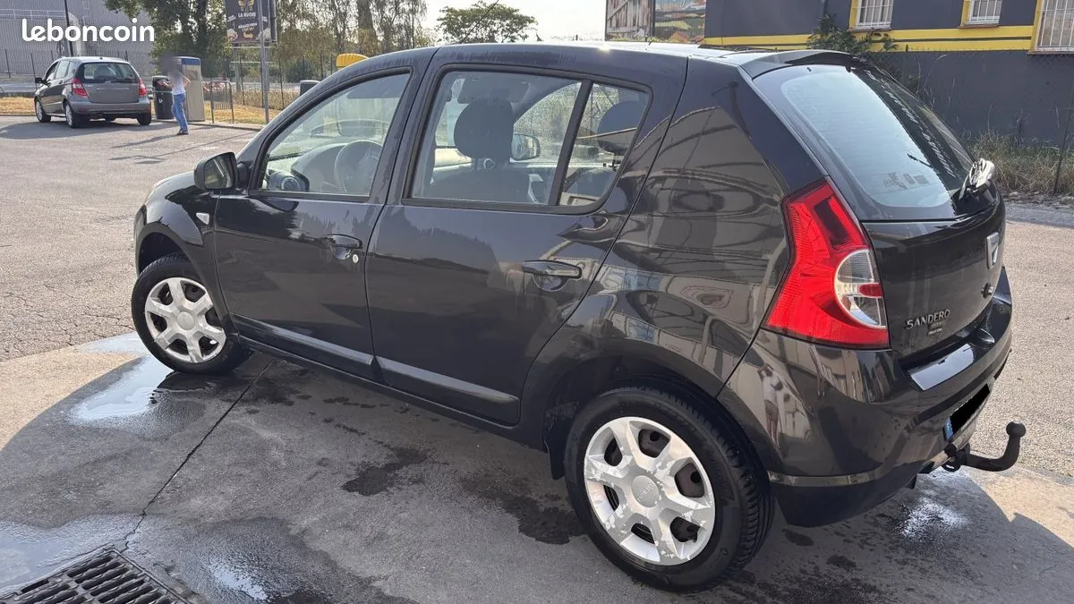 Dacia Sandero 2010 photo 2