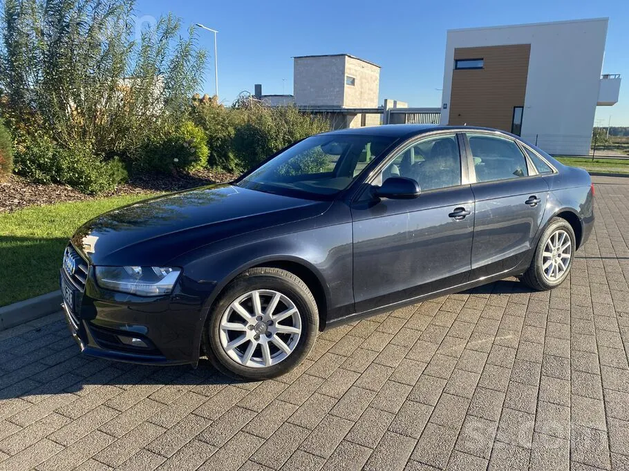 Audi A4 2012 photo 2