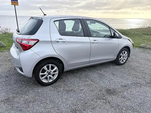 Toyota Yaris 2017 photo 2