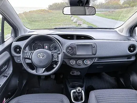 Toyota Yaris 2017 photo 5