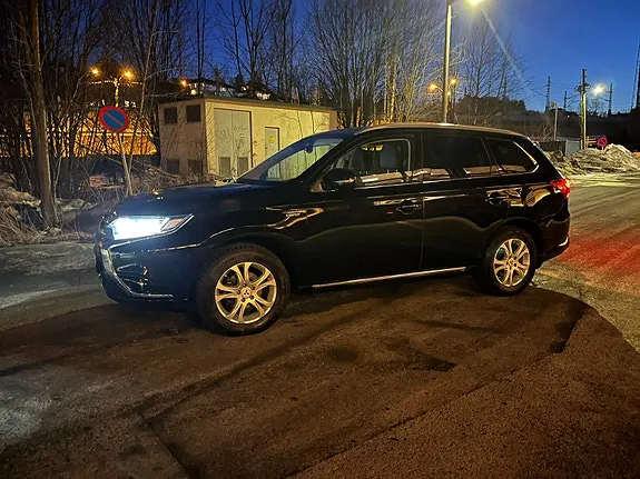 Mitsubishi Outlander 2016 photo 2