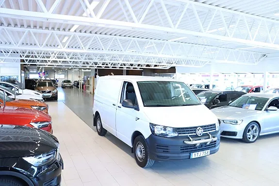 Volkswagen Transporter 2018 photo 2